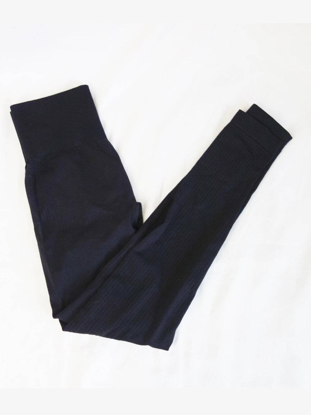 NWOT! HIgh Waisted Seamless Perforated Black Leggings Size (S)